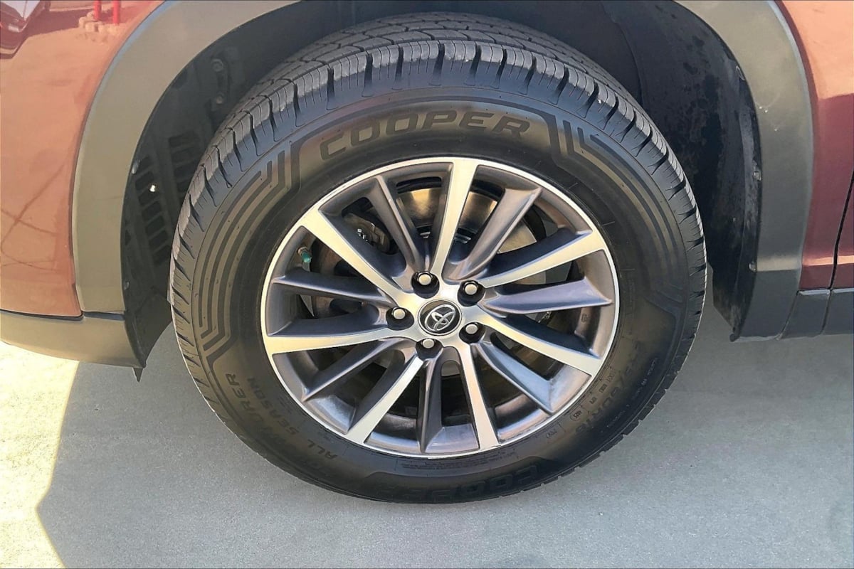 Photo 8 of this Toyota Highlander