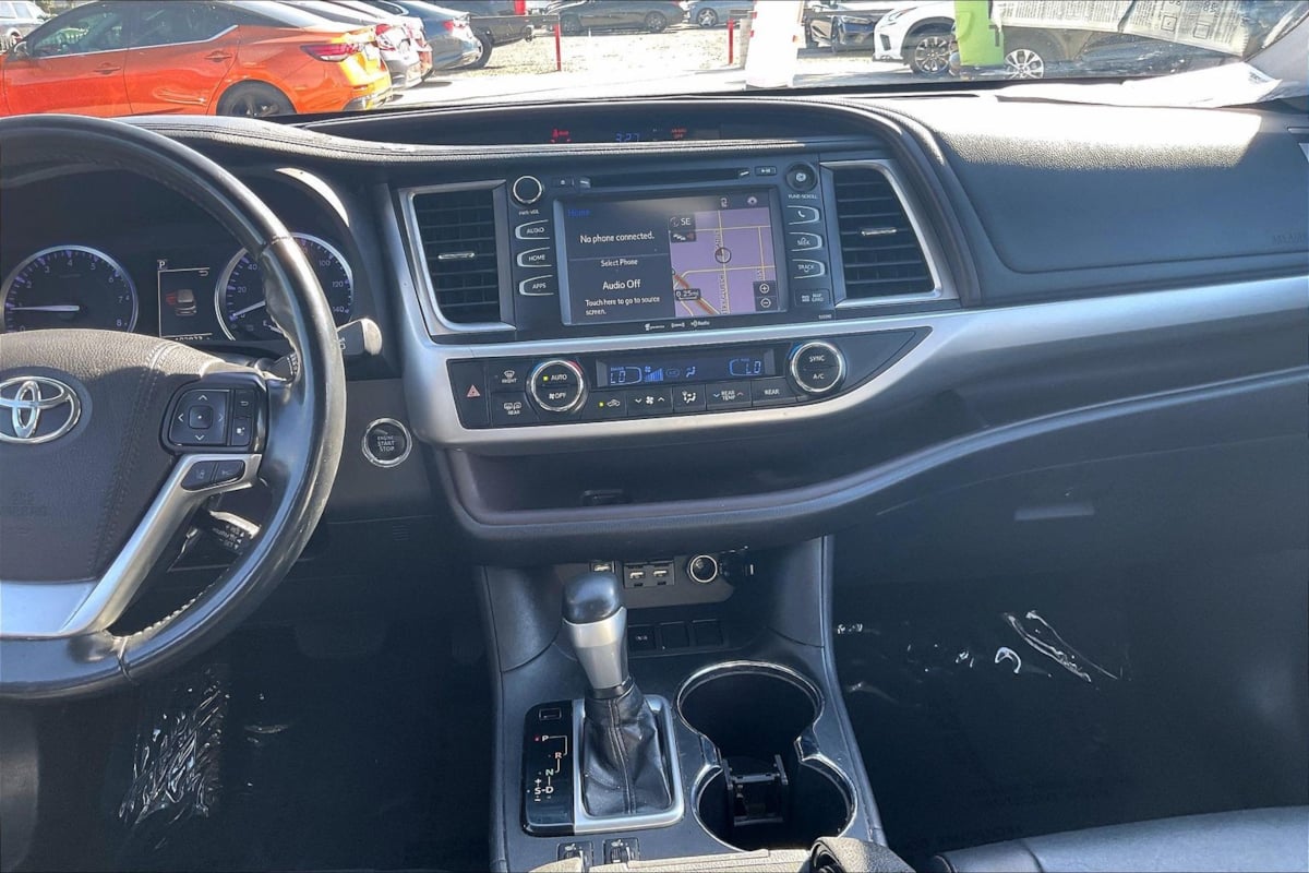 Photo 6 of this Toyota Highlander