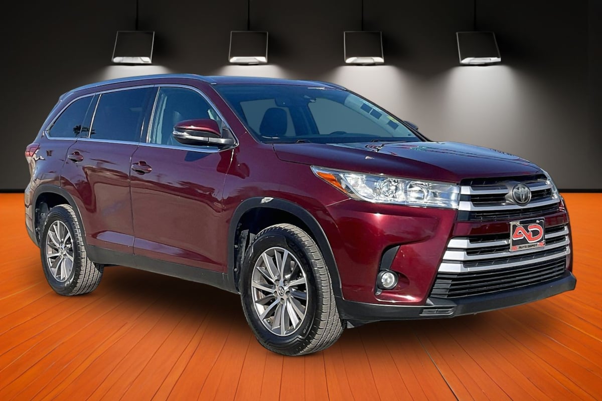 Photo 3 of this Toyota Highlander
