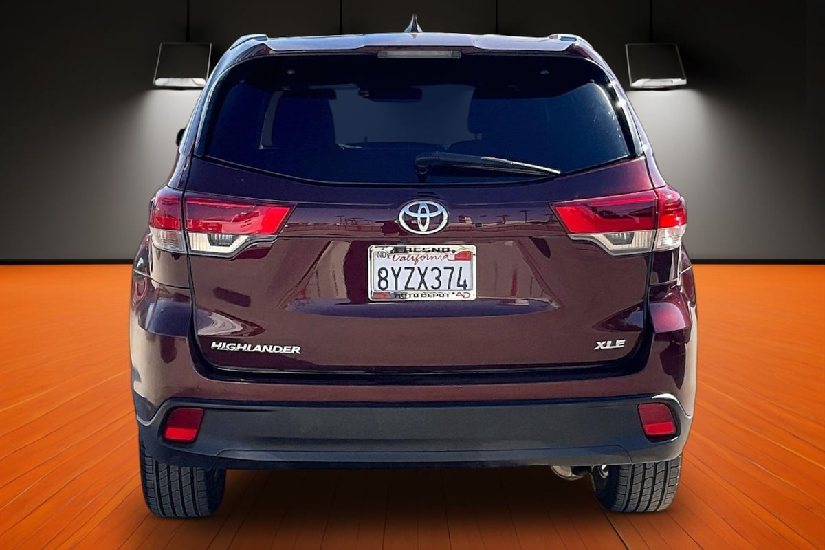Photo 4 of this Toyota Highlander