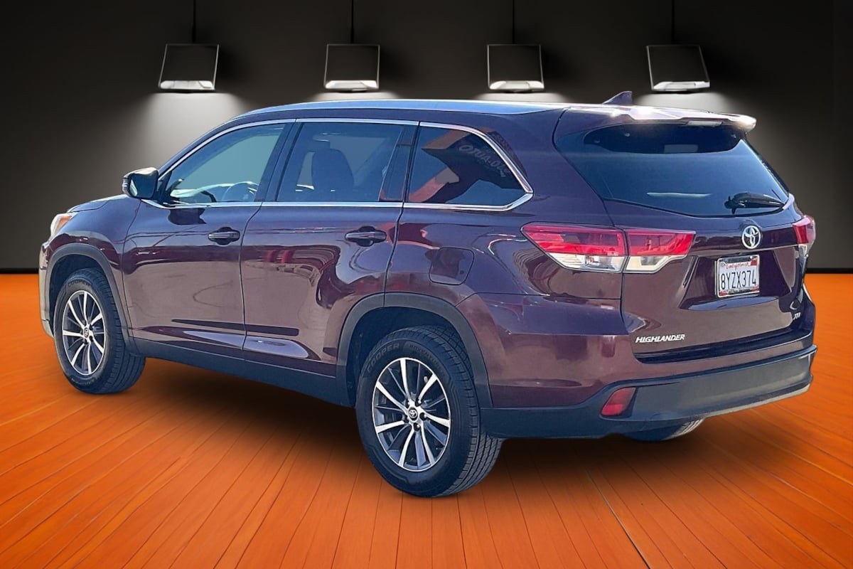 Photo 10 of this Toyota Highlander