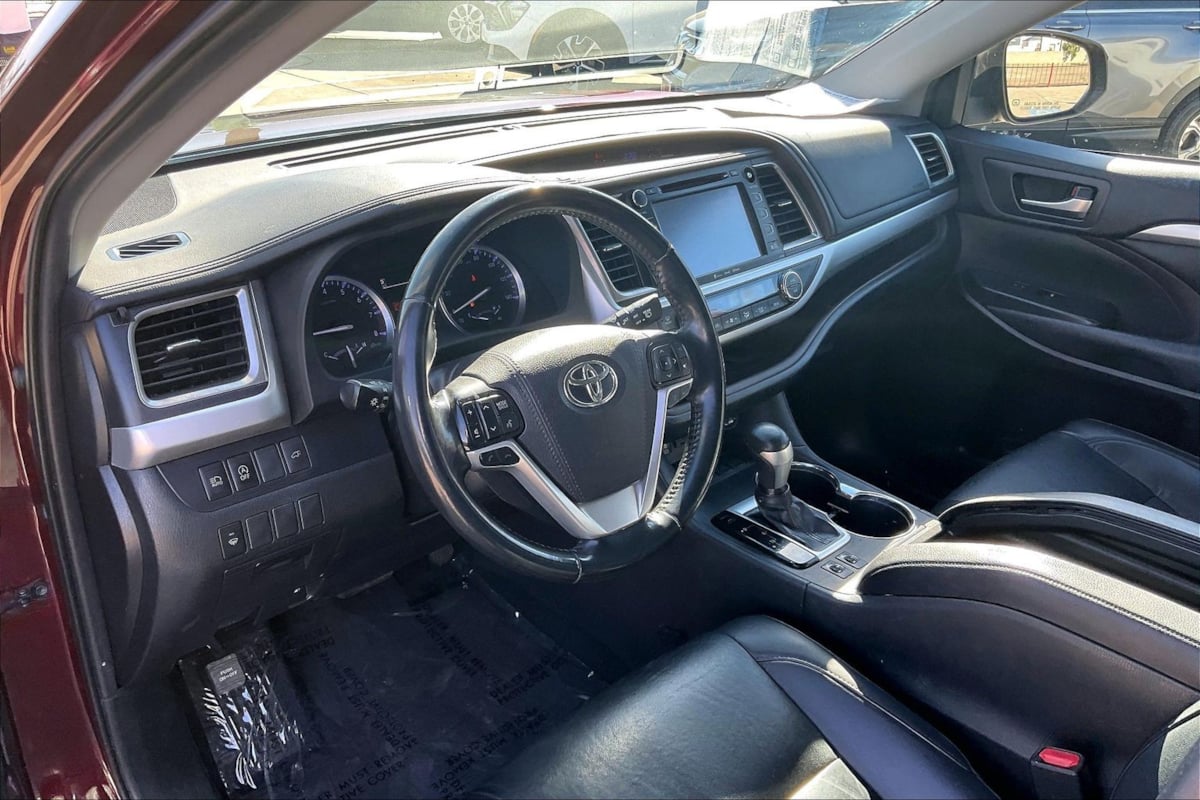 Photo 12 of this Toyota Highlander