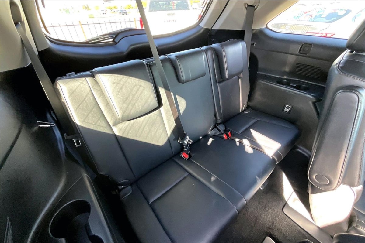 Photo 23 of this Toyota Highlander