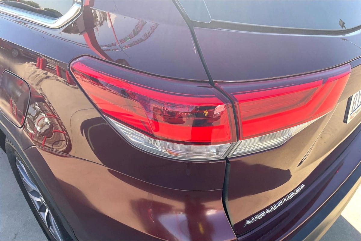 Photo 25 of this Toyota Highlander