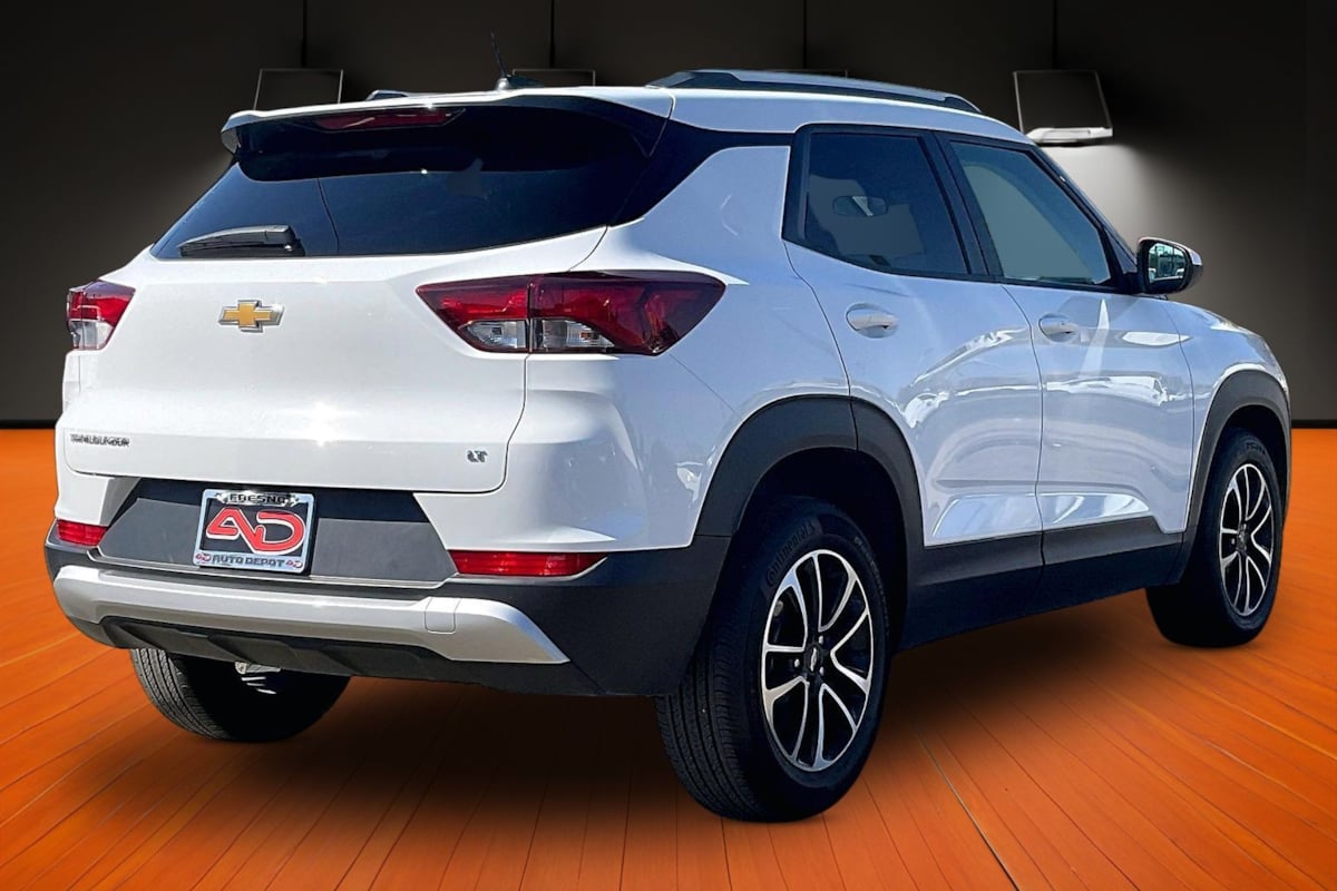 Photo 11 of this Chevrolet Trailblazer