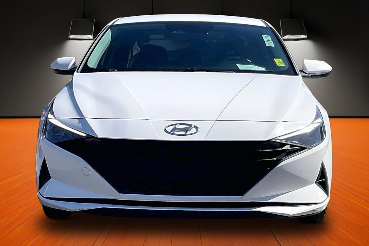 Photo 2 of this Hyundai Elantra Hybrid