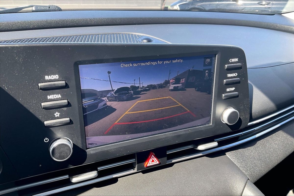 Photo 17 of this Hyundai Elantra Hybrid