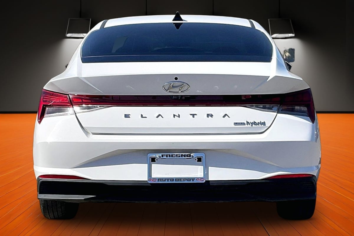 Photo 4 of this Hyundai Elantra Hybrid