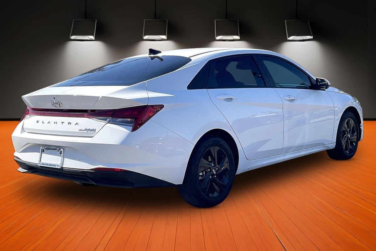 Photo 11 of this Hyundai Elantra Hybrid