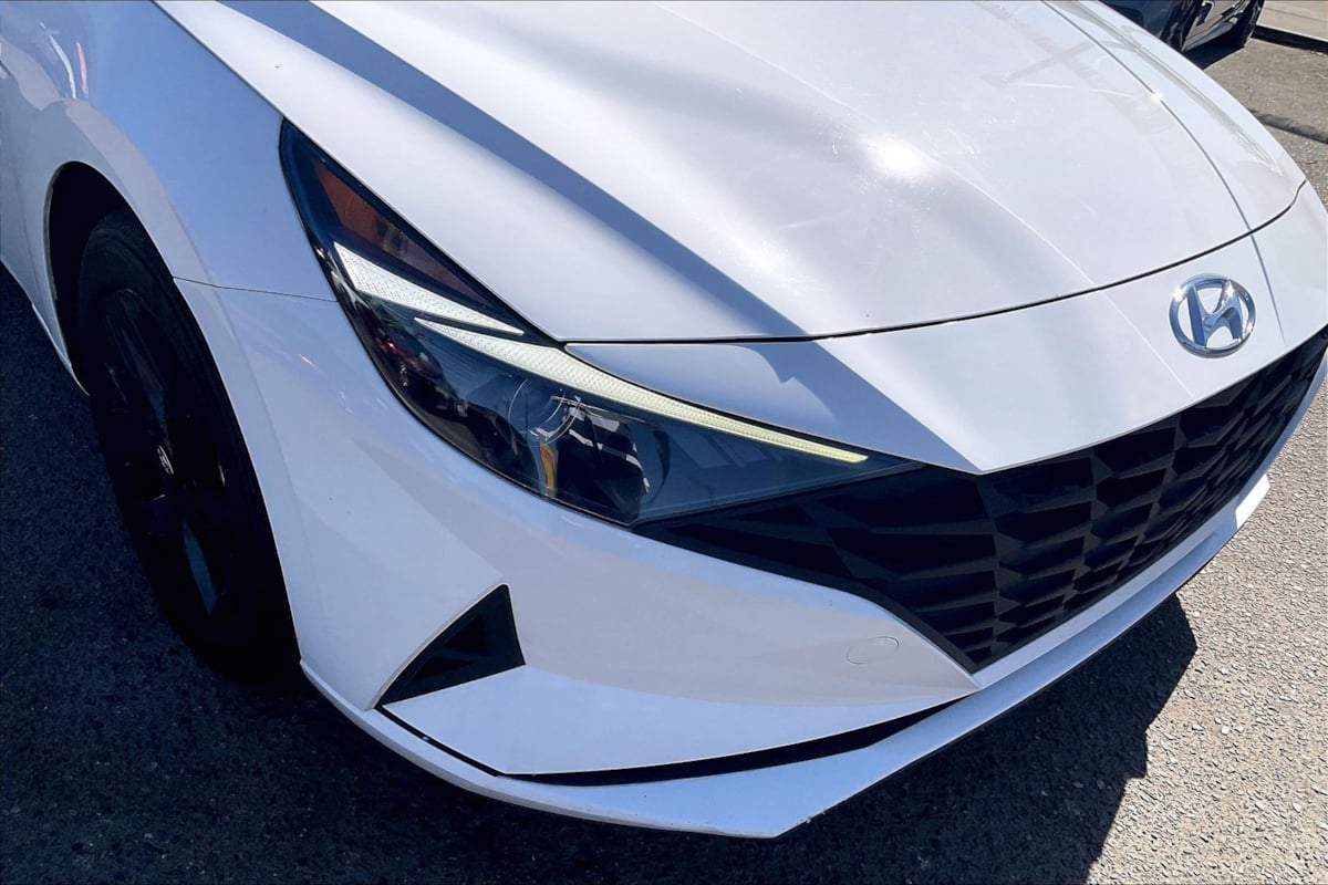 Photo 23 of this Hyundai Elantra Hybrid