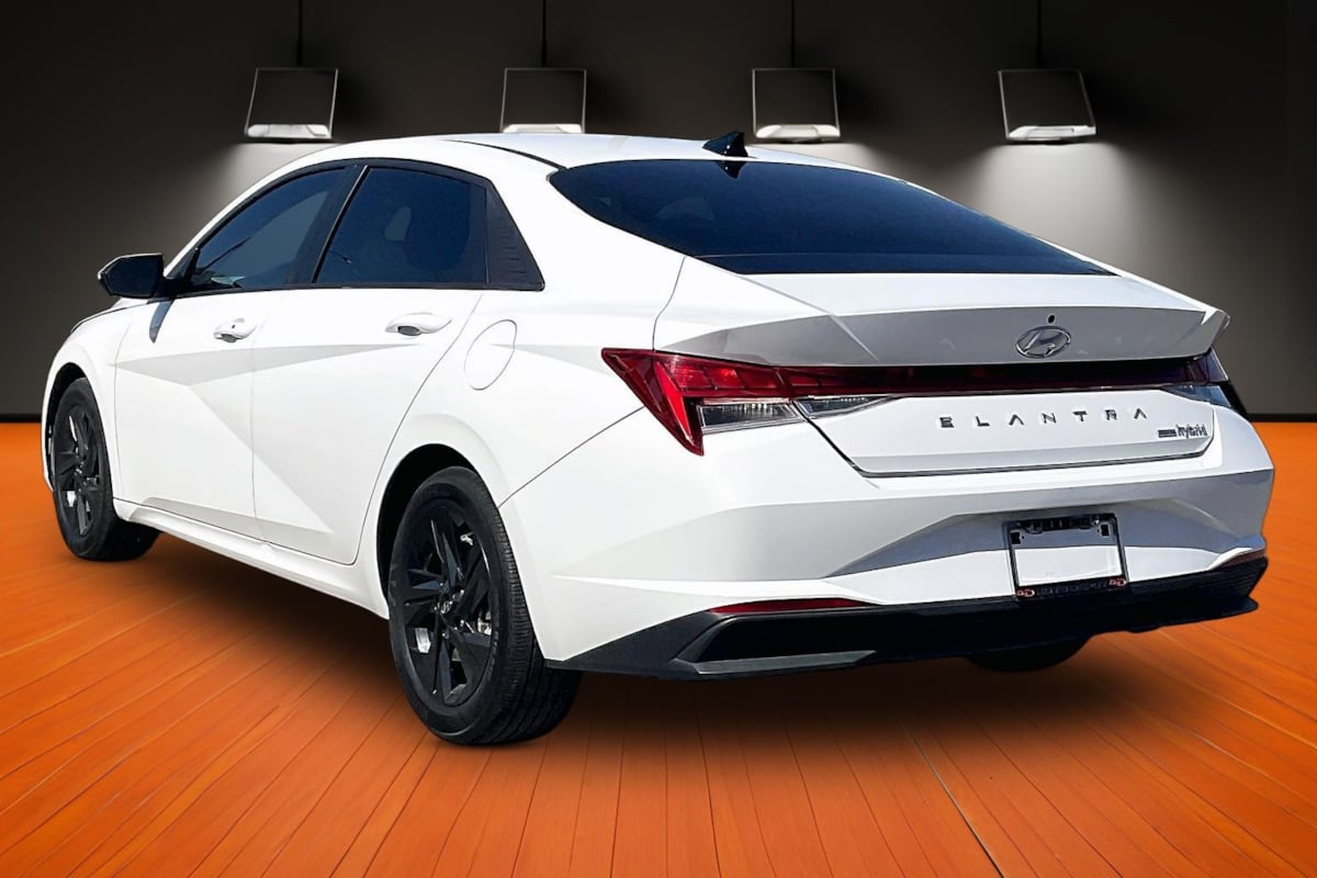 Photo 10 of this Hyundai Elantra Hybrid