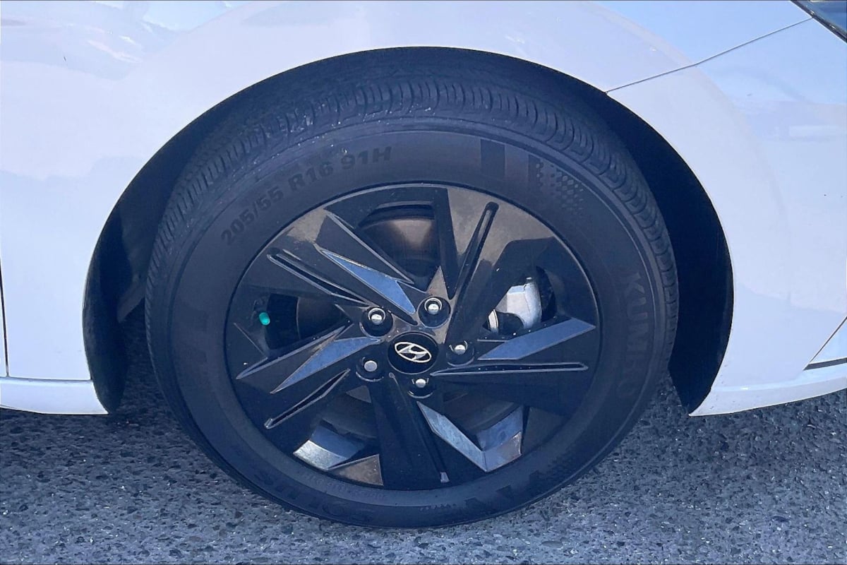 Photo 8 of this Hyundai Elantra Hybrid