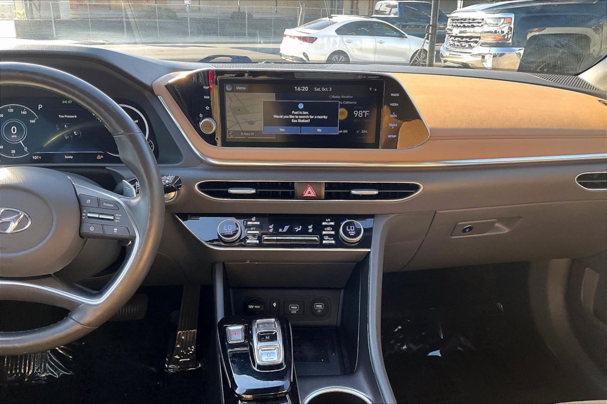 Photo 6 of this Hyundai Sonata