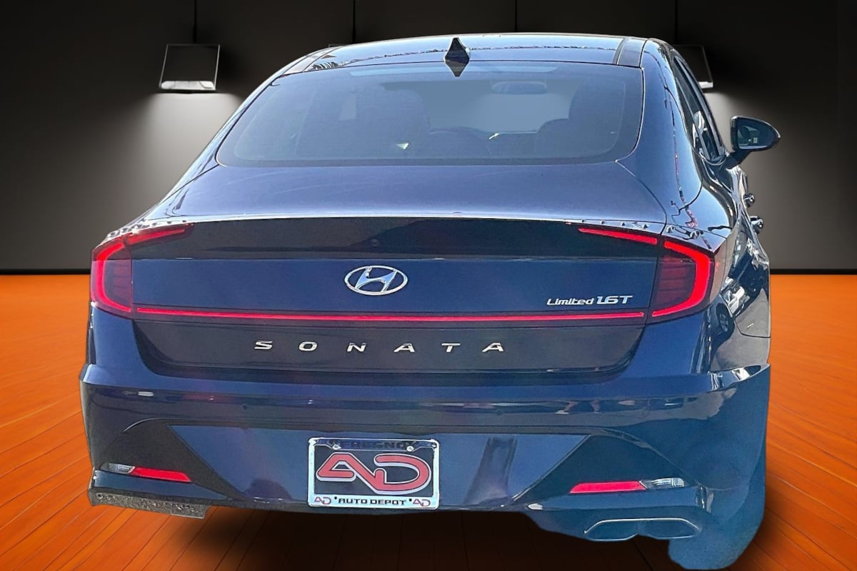 Photo 4 of this Hyundai Sonata