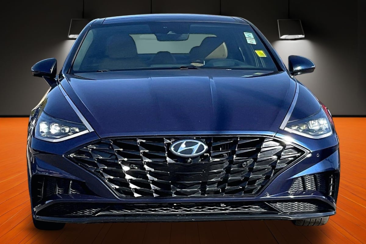 Photo 2 of this Hyundai Sonata