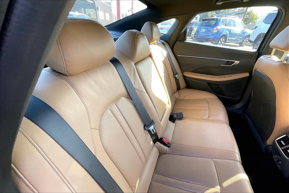 Photo 22 of this Hyundai Sonata