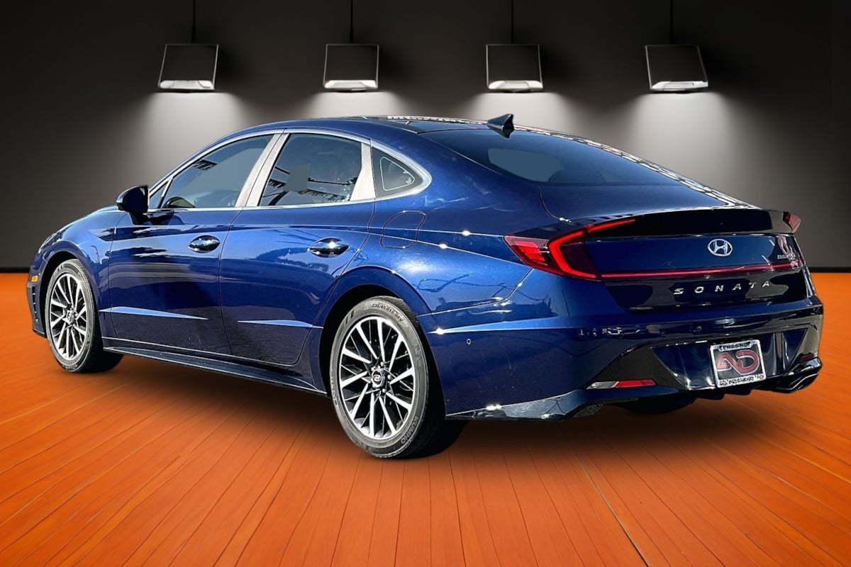 Photo 10 of this Hyundai Sonata
