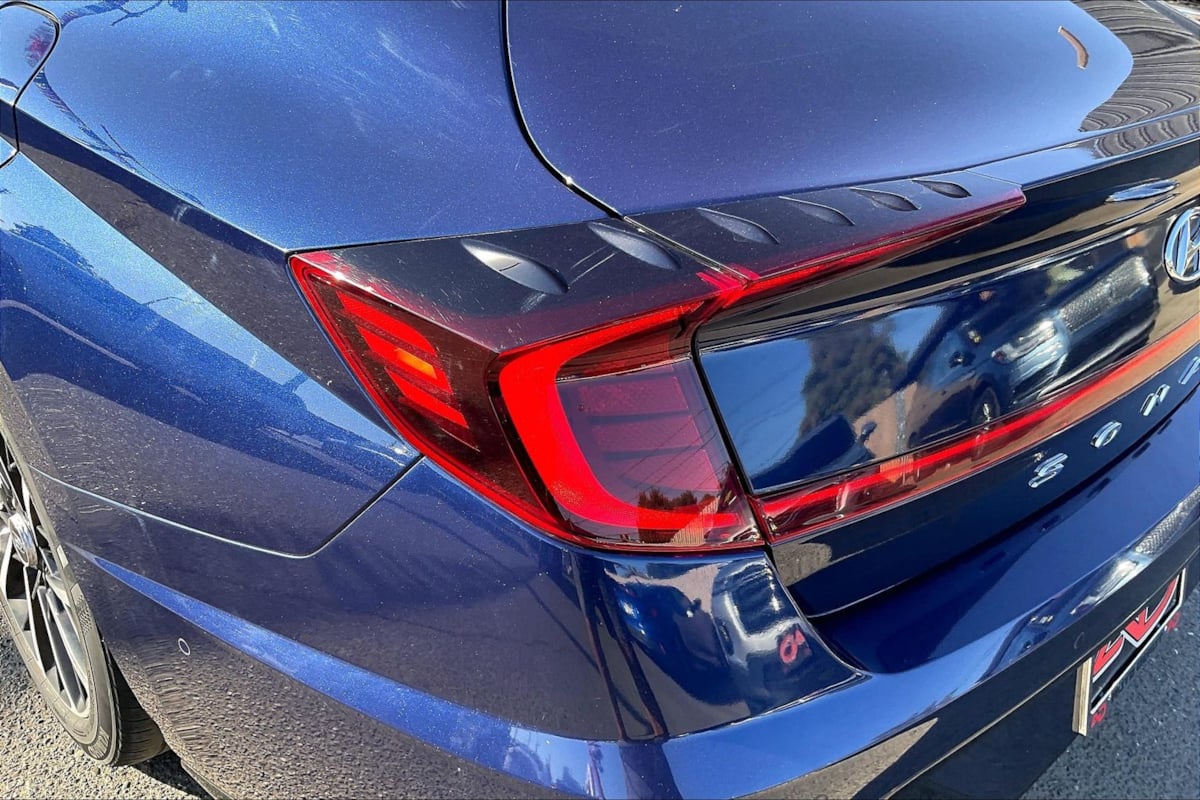 Photo 24 of this Hyundai Sonata