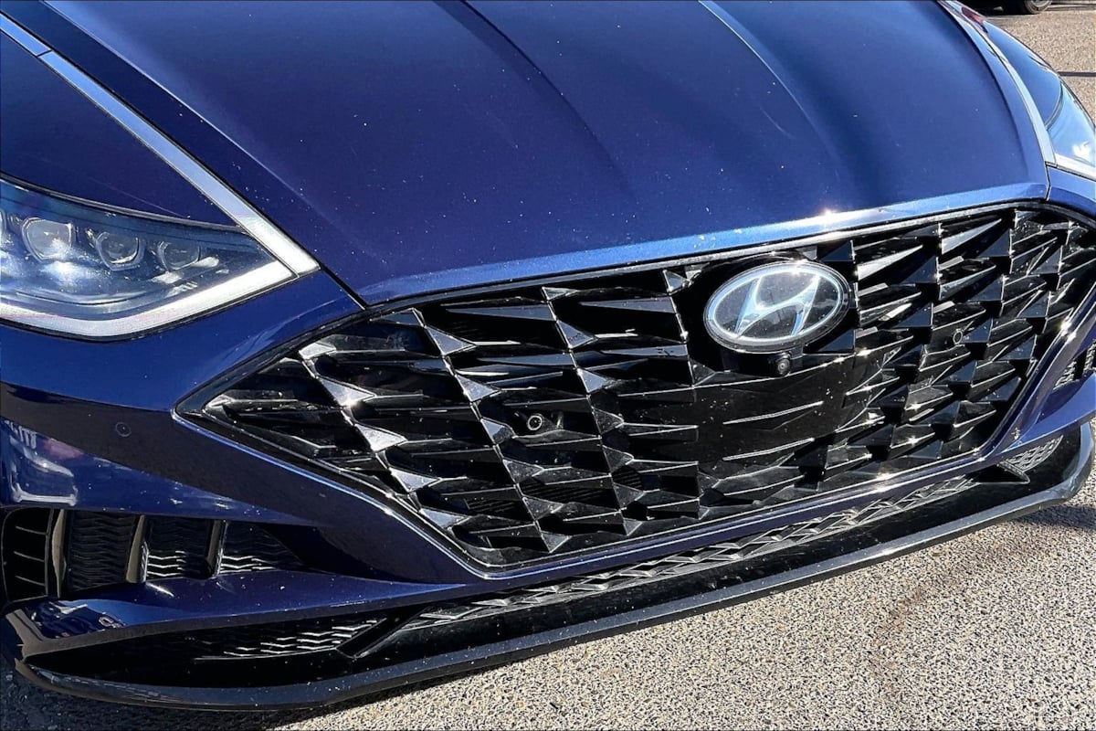 Photo 25 of this Hyundai Sonata