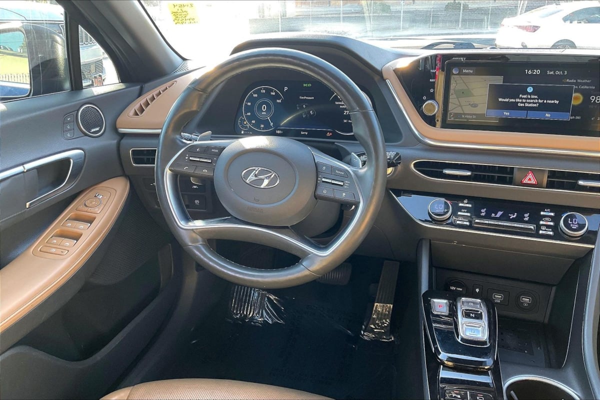 Photo 5 of this Hyundai Sonata