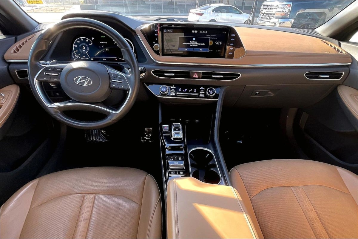 Photo 13 of this Hyundai Sonata