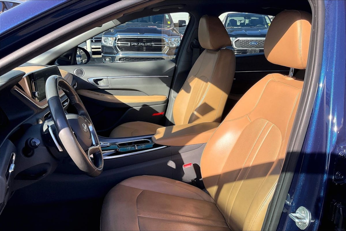 Photo 20 of this Hyundai Sonata