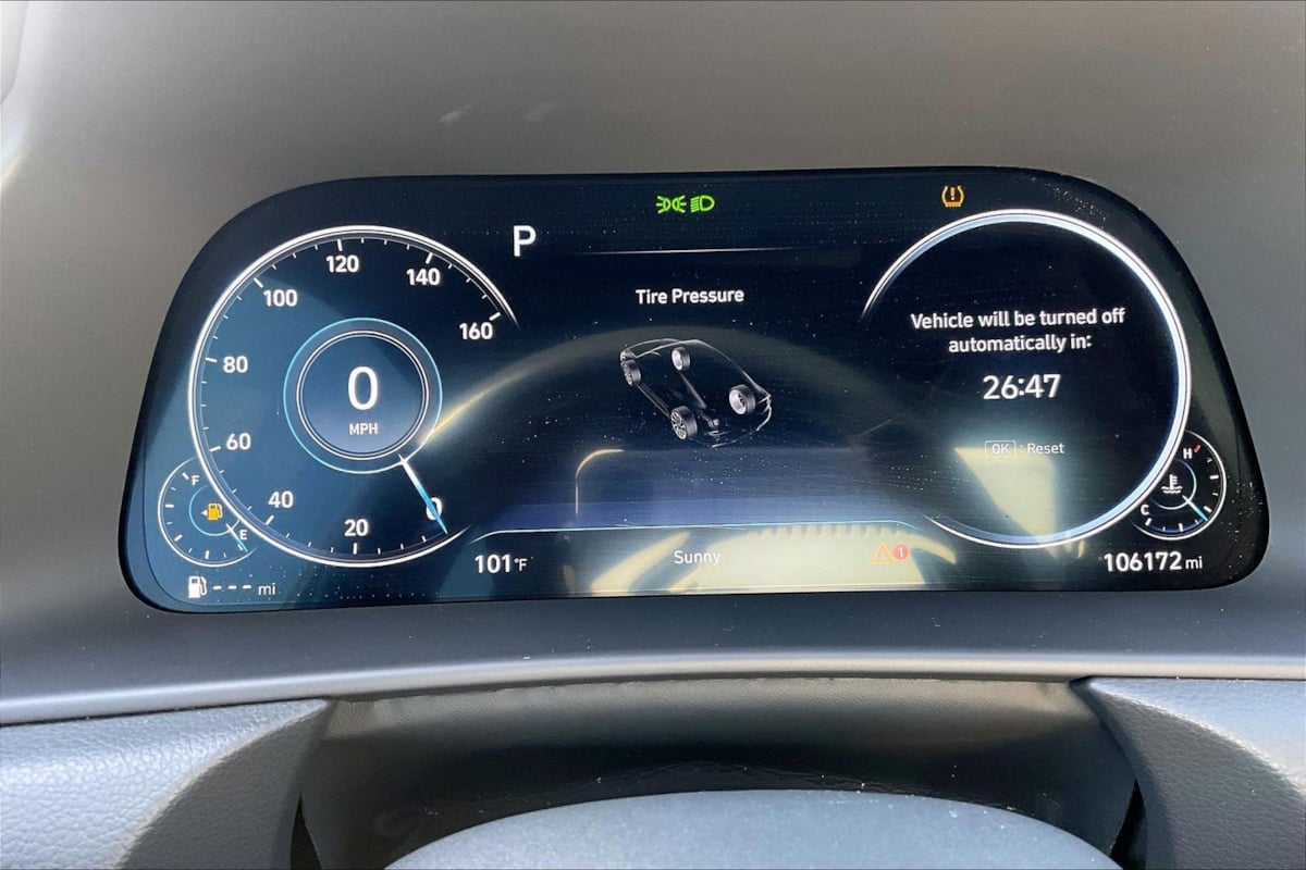 Photo 16 of this Hyundai Sonata