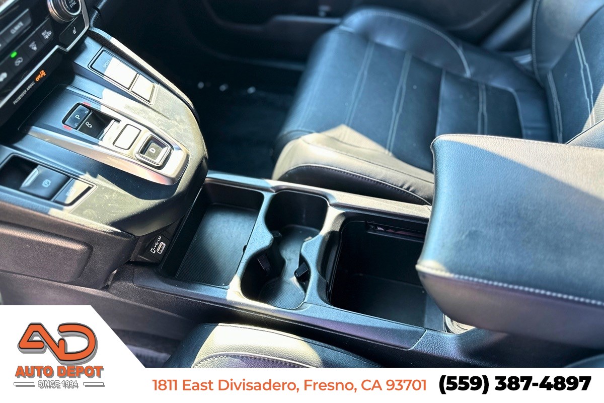 Photo 12 of this Honda CR-V Hybrid