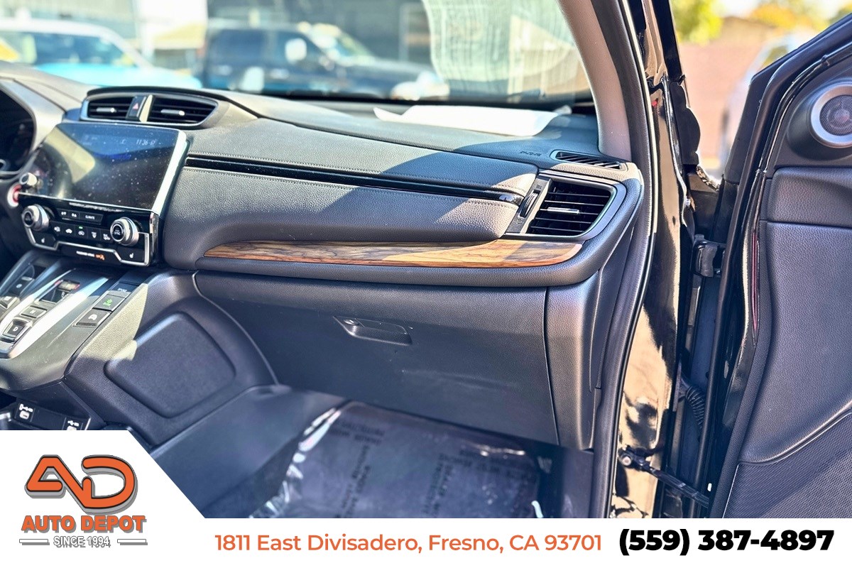 Photo 17 of this Honda CR-V Hybrid