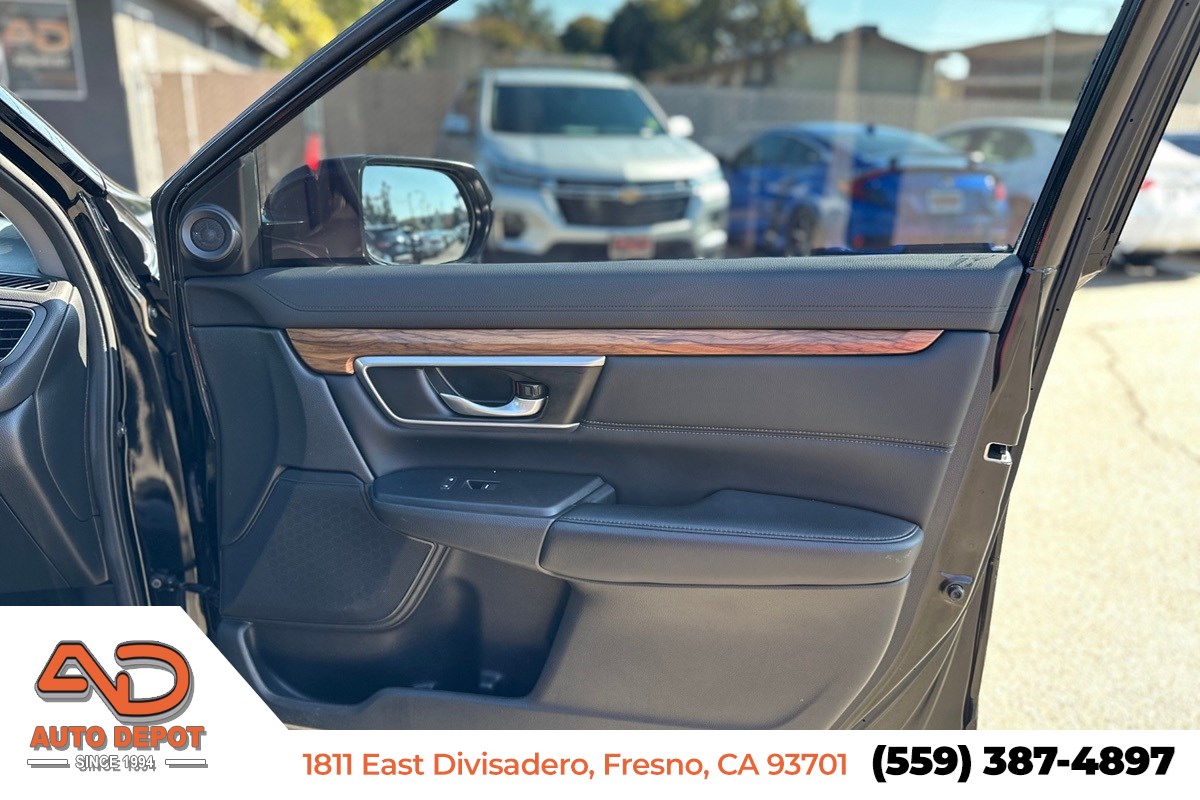 Photo 18 of this Honda CR-V Hybrid
