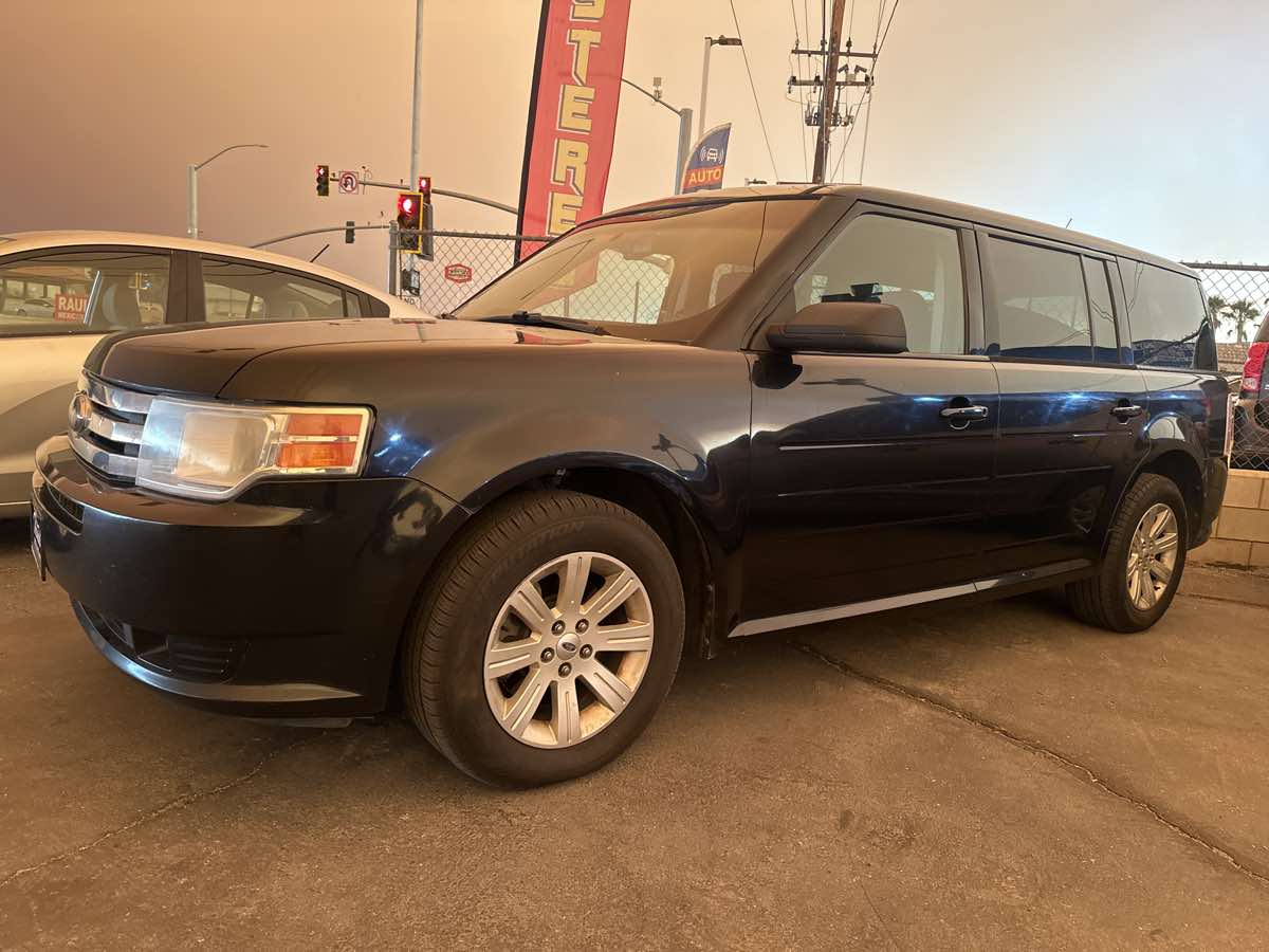 Used 2010 Ford Flex SE with VIN 2FMGK5BC1ABA53332 for sale in Victorville, CA