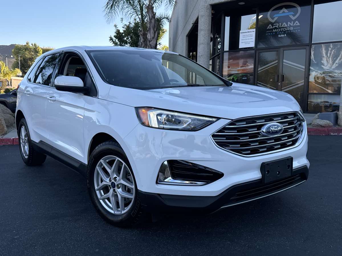 2022 Ford Edge SEL photo 2