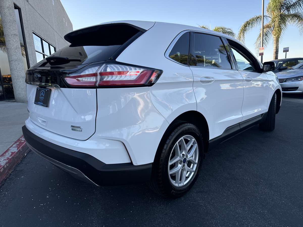 2022 Ford Edge SEL photo 4