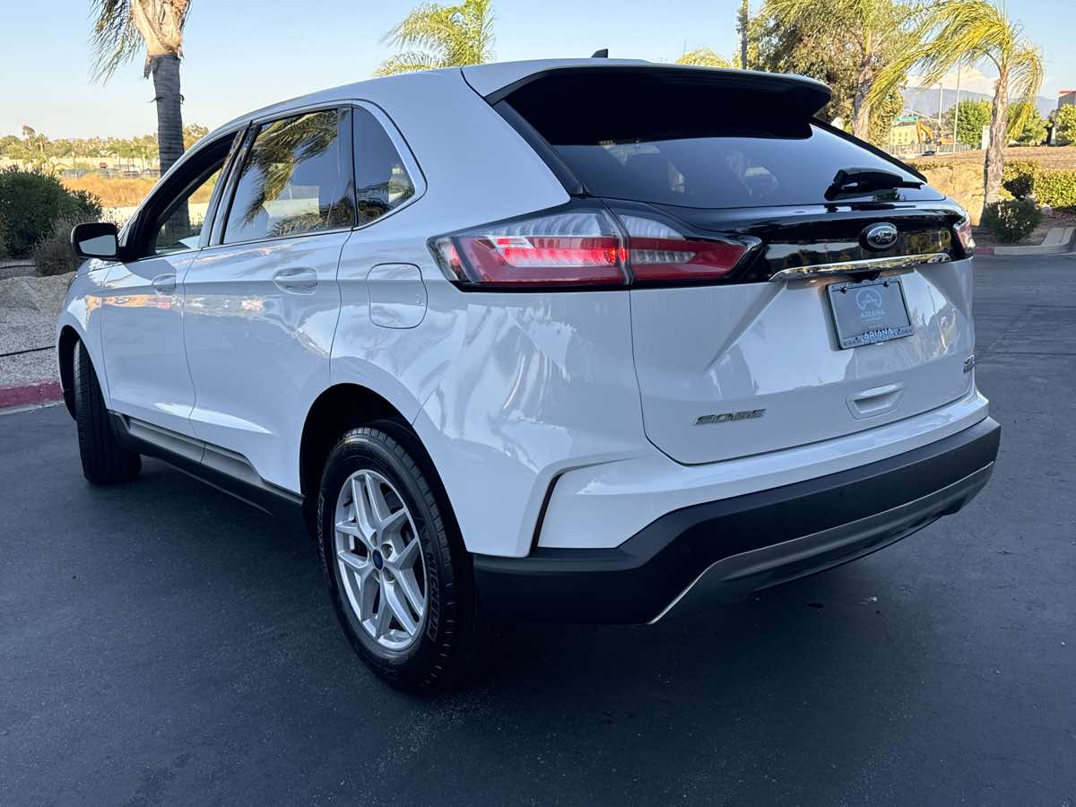 2022 Ford Edge SEL photo 3