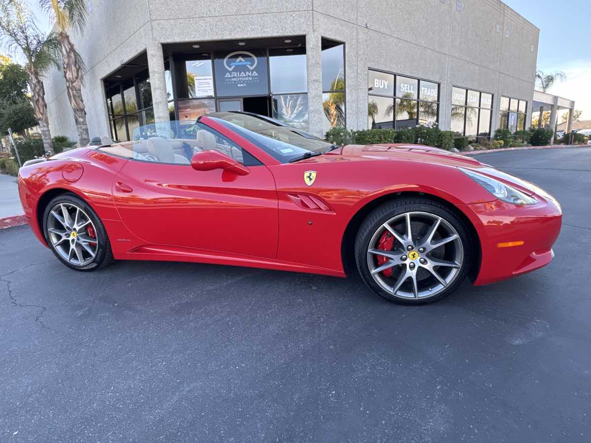 2010 Ferrari California Base photo 13