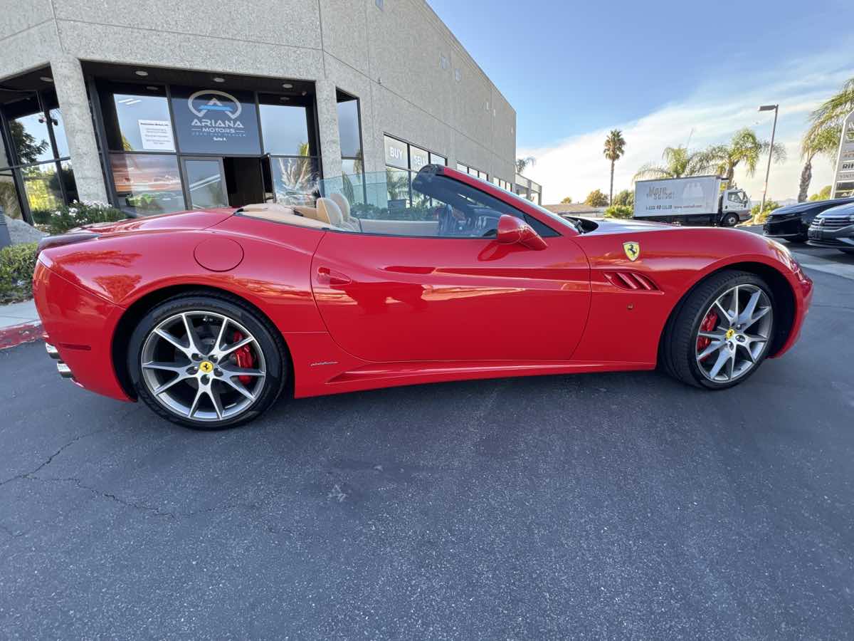 2010 Ferrari California Base photo 14