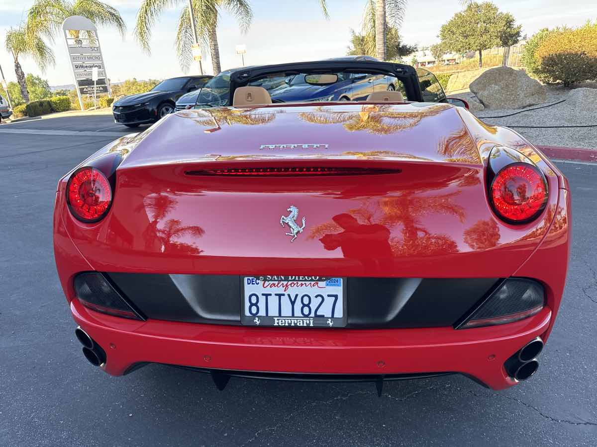 2010 Ferrari California Base photo 17