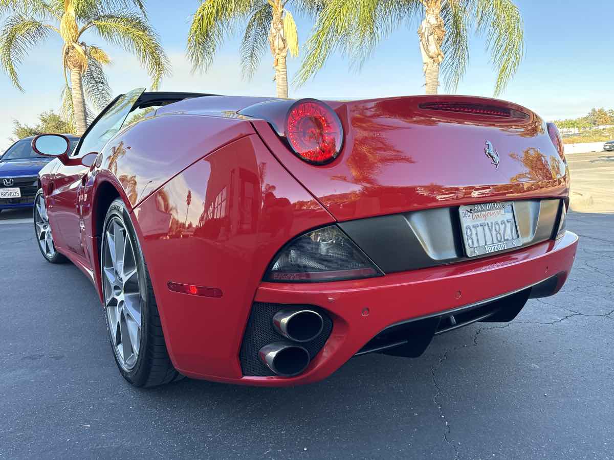 2010 Ferrari California Base photo 16