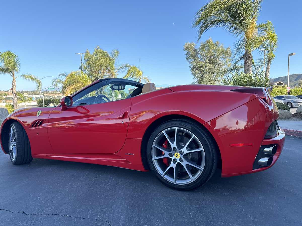 2010 Ferrari California Base photo 21