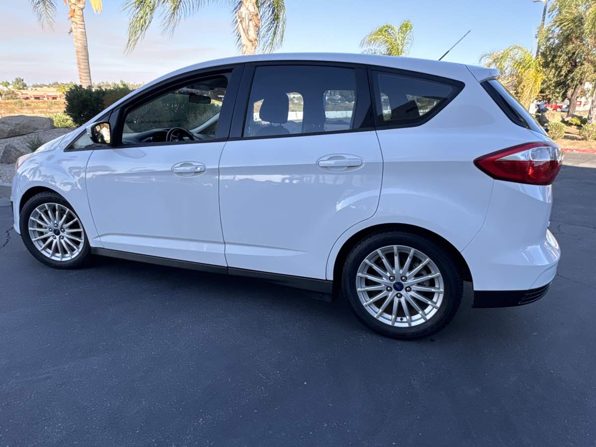 2016 Ford C-Max SE photo 9