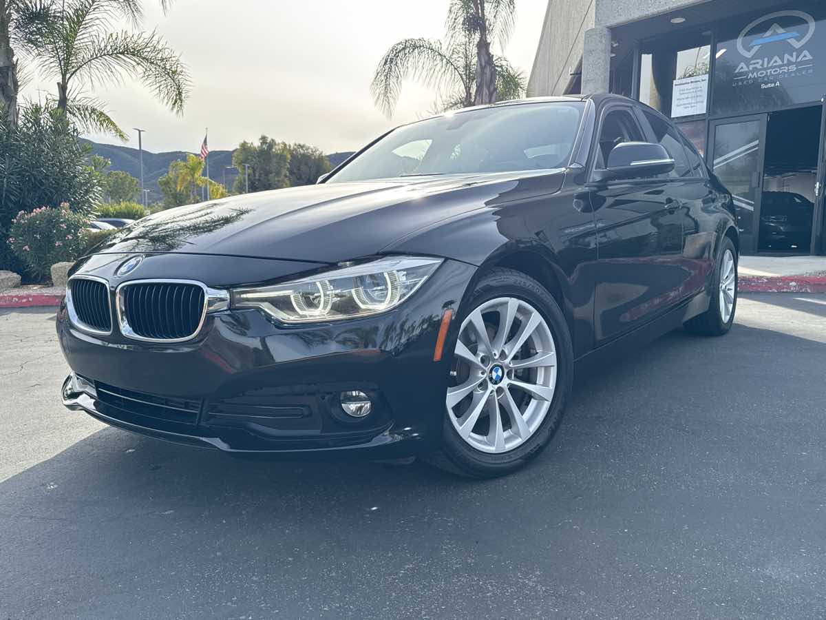 2018 BMW 3 Series 320i photo 2