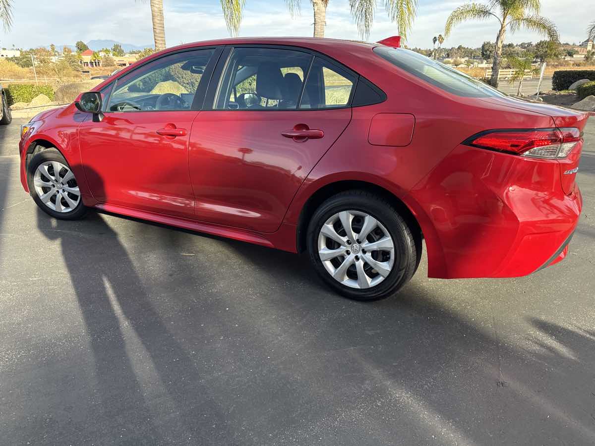 2021 Toyota Corolla LE photo 11