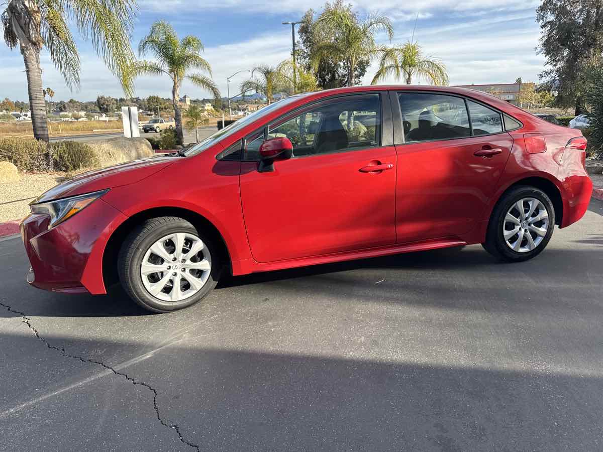 2021 Toyota Corolla LE photo 12