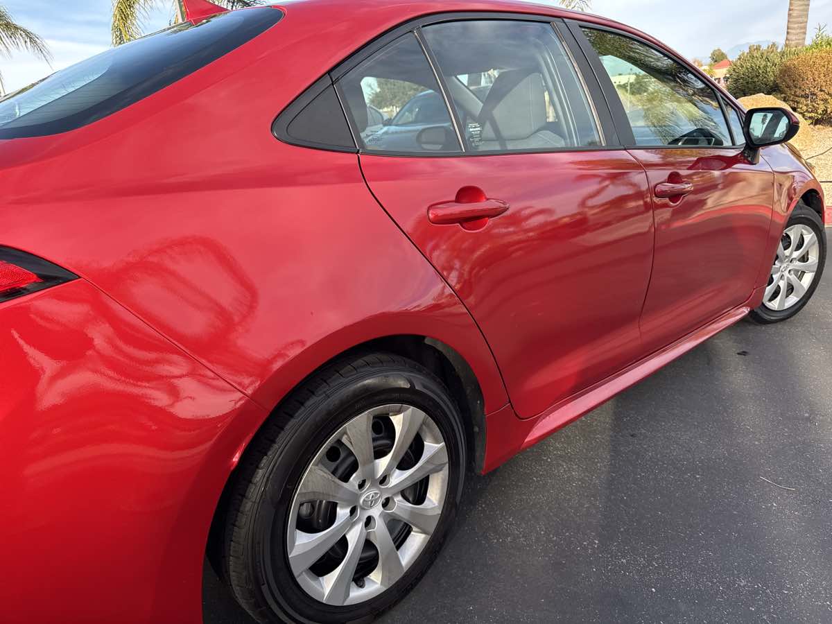 2021 Toyota Corolla LE photo 18