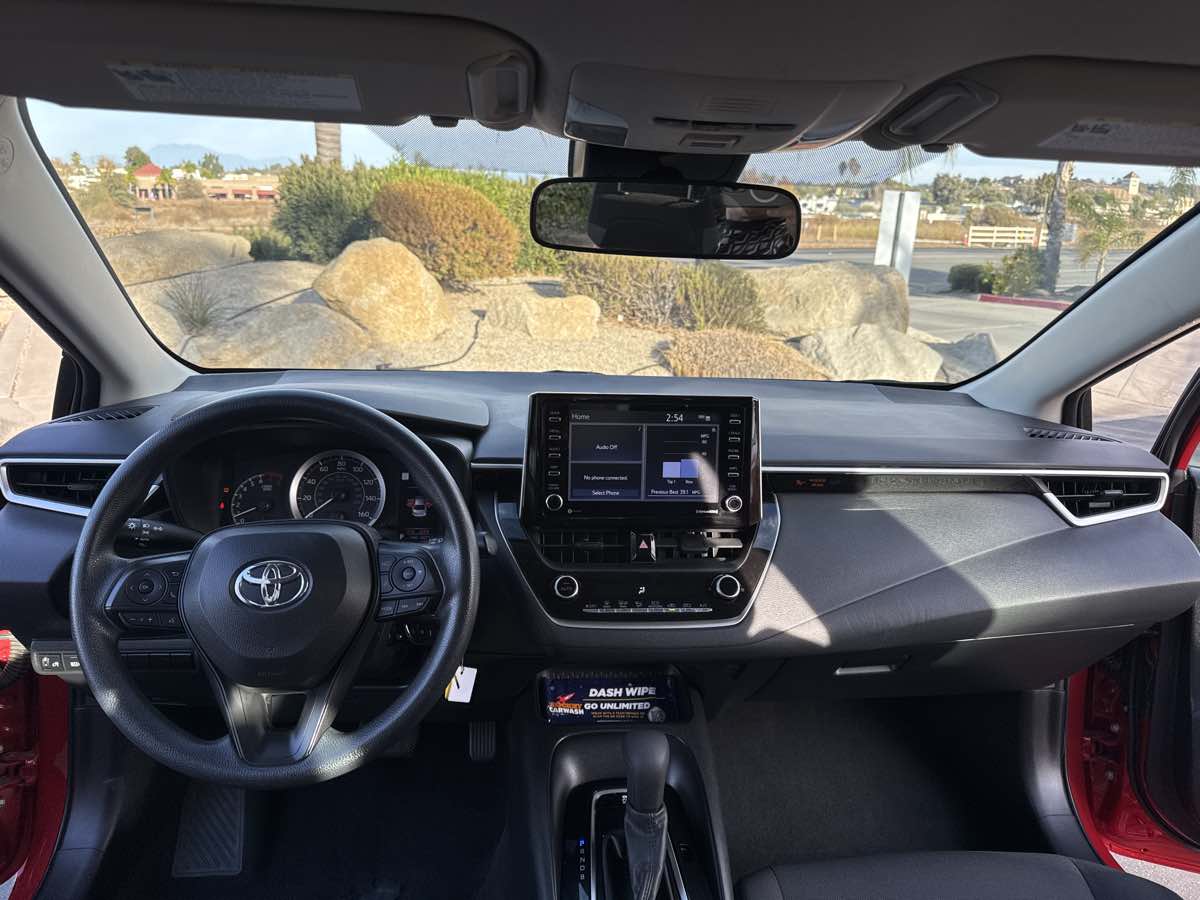 2021 Toyota Corolla LE photo 4