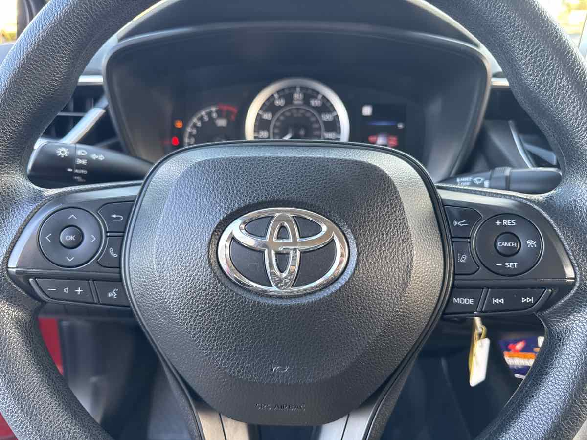 2021 Toyota Corolla LE photo 26