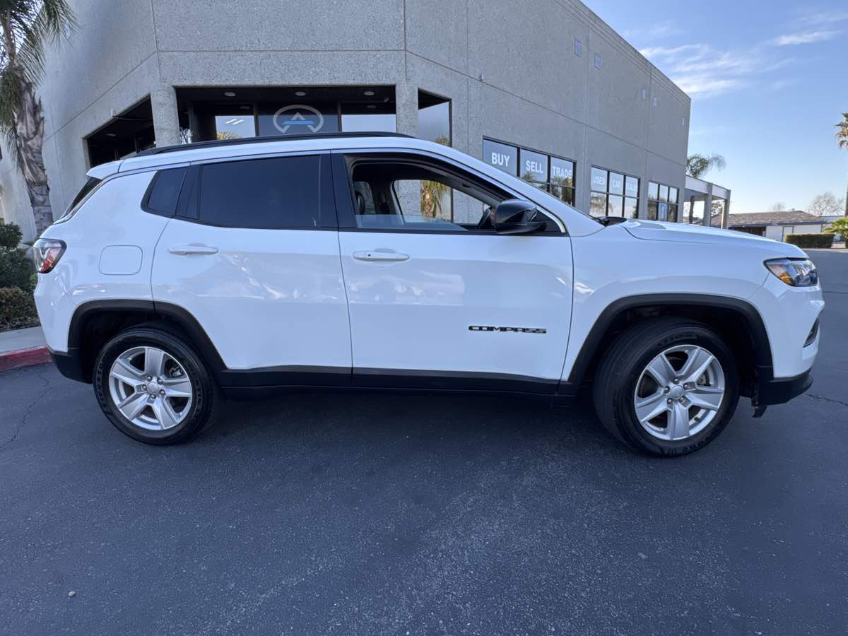 2022 Jeep Compass Latitude photo 13