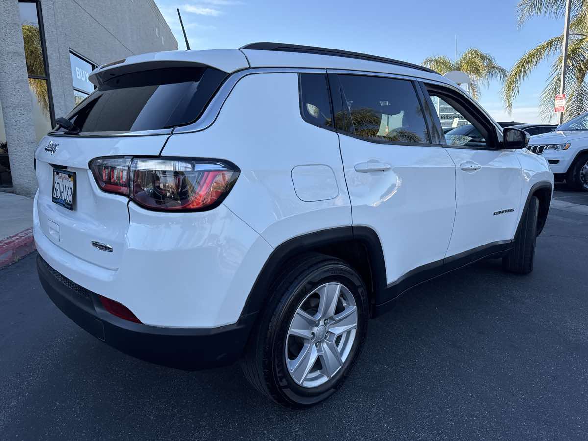2022 Jeep Compass Latitude photo 3