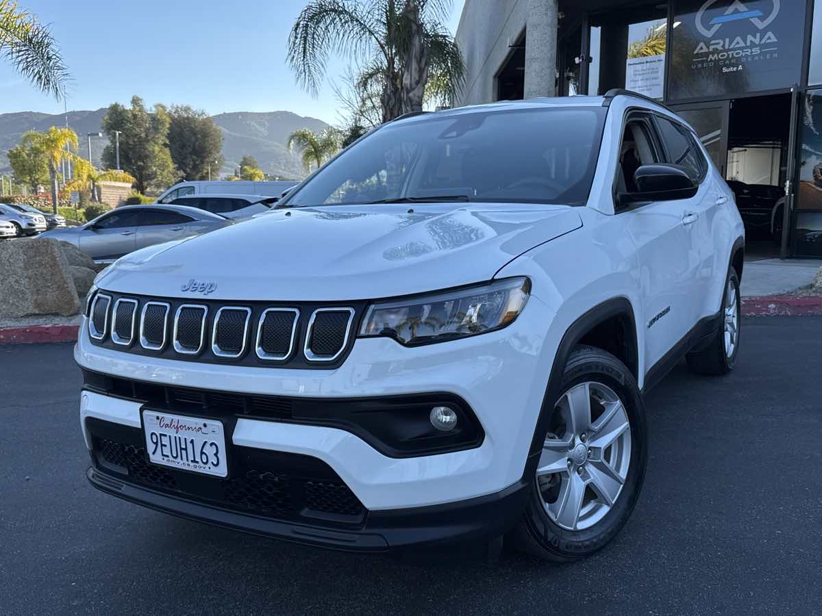 2022 Jeep Compass Latitude photo 2