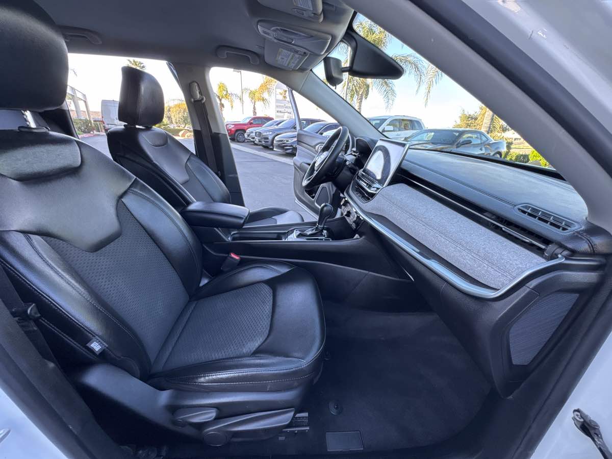 2022 Jeep Compass Latitude photo 18